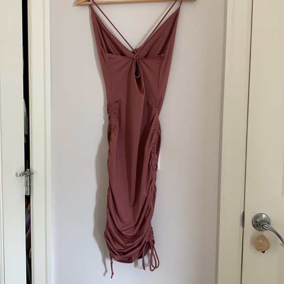 Fashionnova ruched dress in mauve XS - Picture 6 of 7
